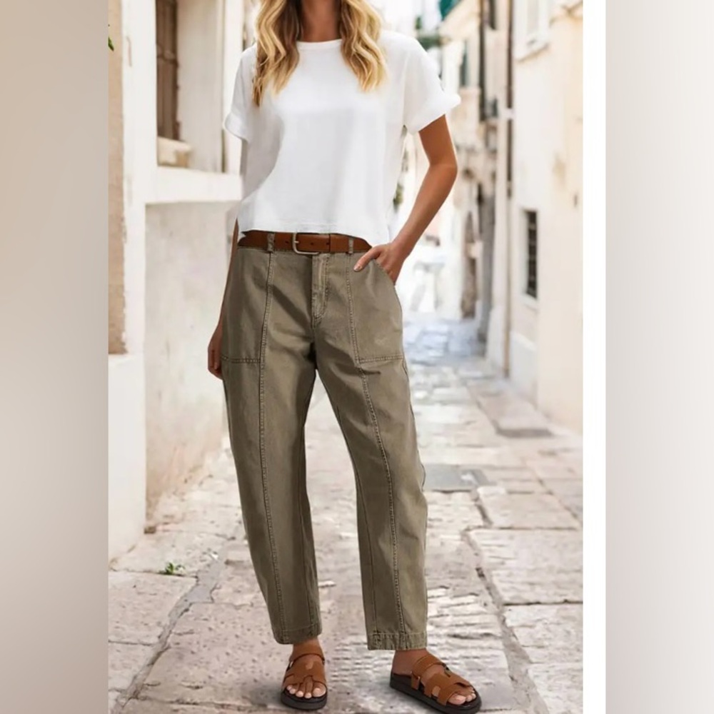 Relaxed Ankle Cargo Pants in Olive Green